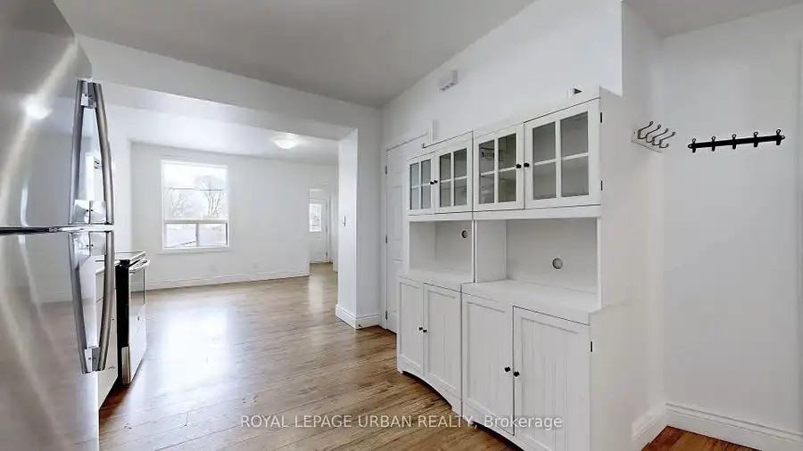 917 Carlaw Ave - Photo 5 of 10