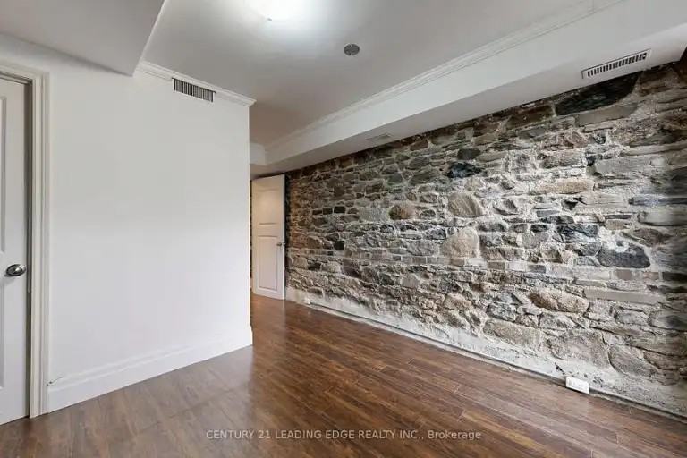 364 Dundas St E #4 - Photo 5 of 19