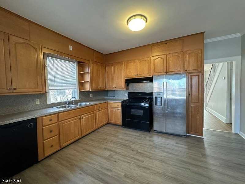 112 Park St - Photo 4 of 18