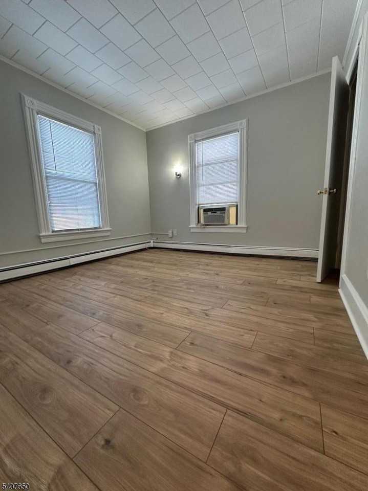 112 Park St - Photo 7 of 18