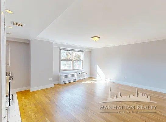 W 93rd St #507R - Photo 3 of 6
