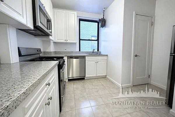 W 55th St #7A - Photo 5 of 8