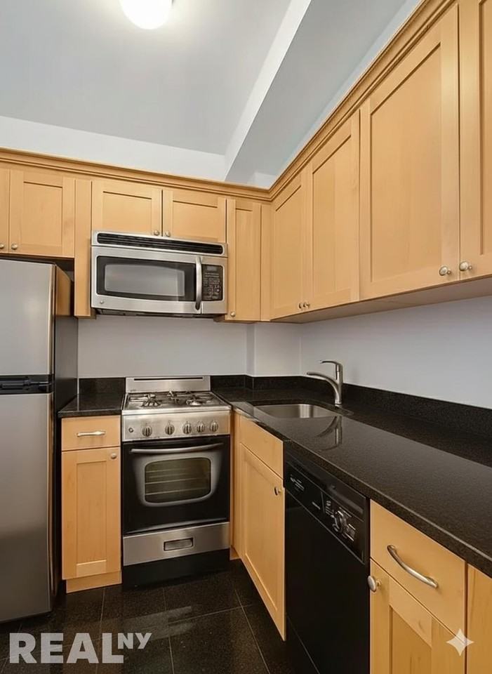 Christopher St #1B - Photo 6 of 7