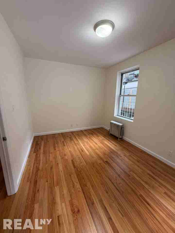 W 13th St #26 - Photo 4 of 5