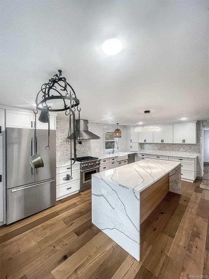 5 Valley Farm Rd - Photo 4 of 28