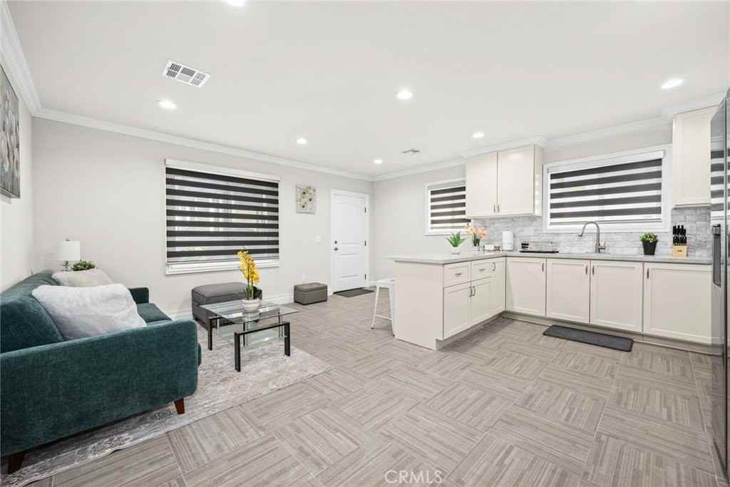 1503 Manley Dr - Photo 5 of 18