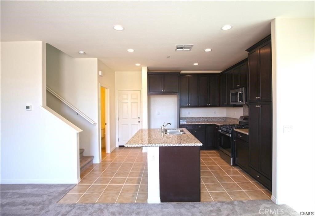 710 Banyan Way - Photo 5 of 18