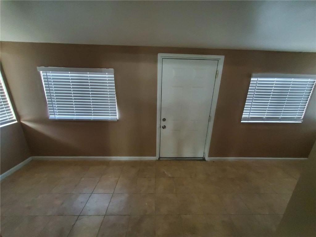 16705 C St - Photo 4 of 13