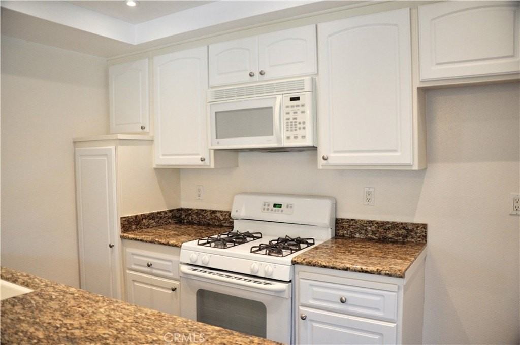 16040 Leffingwell Rd - Photo 2 of 18