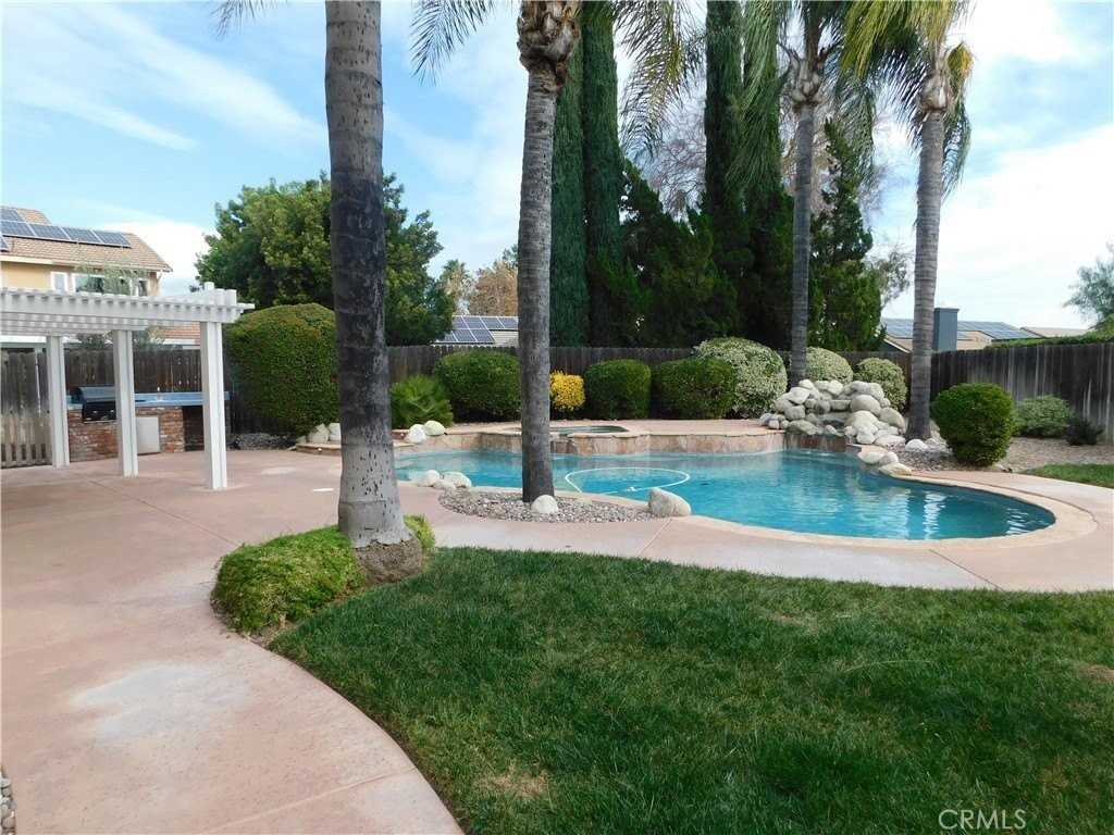 24362 Lenox Ln - Photo 2 of 37