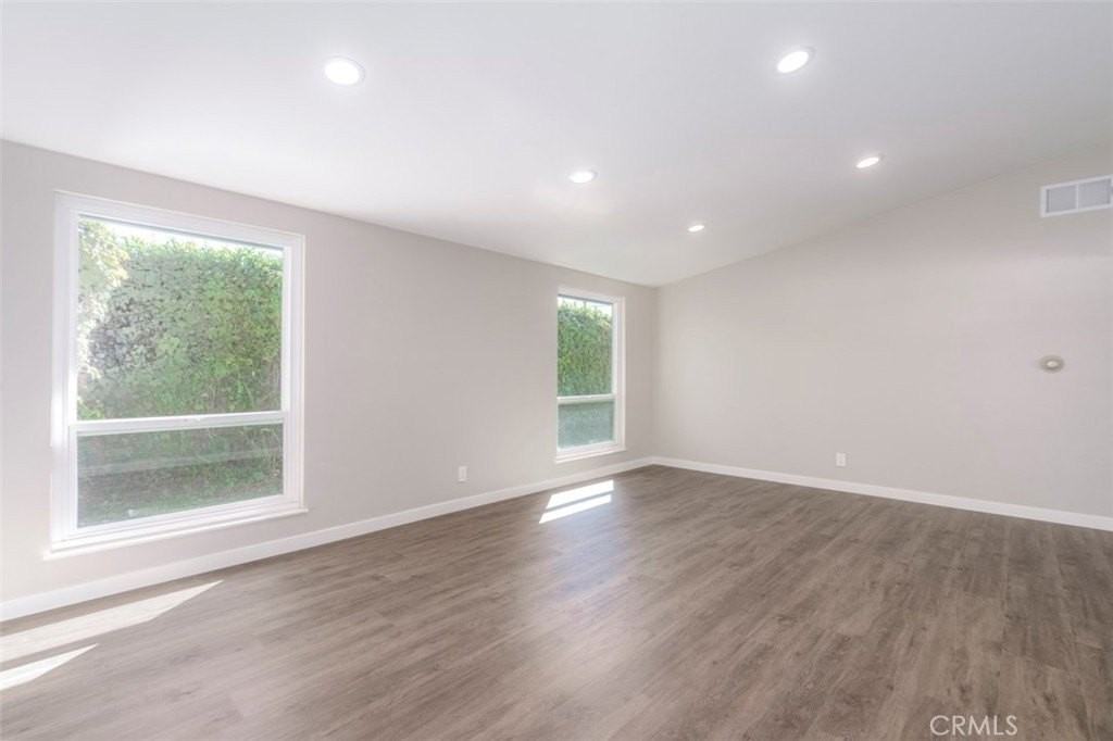 2391 Westminster Ave - Photo 2 of 26