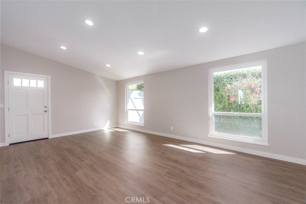 2391 Westminster Ave - Photo 5 of 26