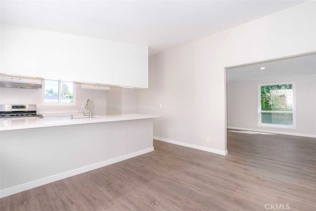 2391 Westminster Ave - Photo 7 of 26