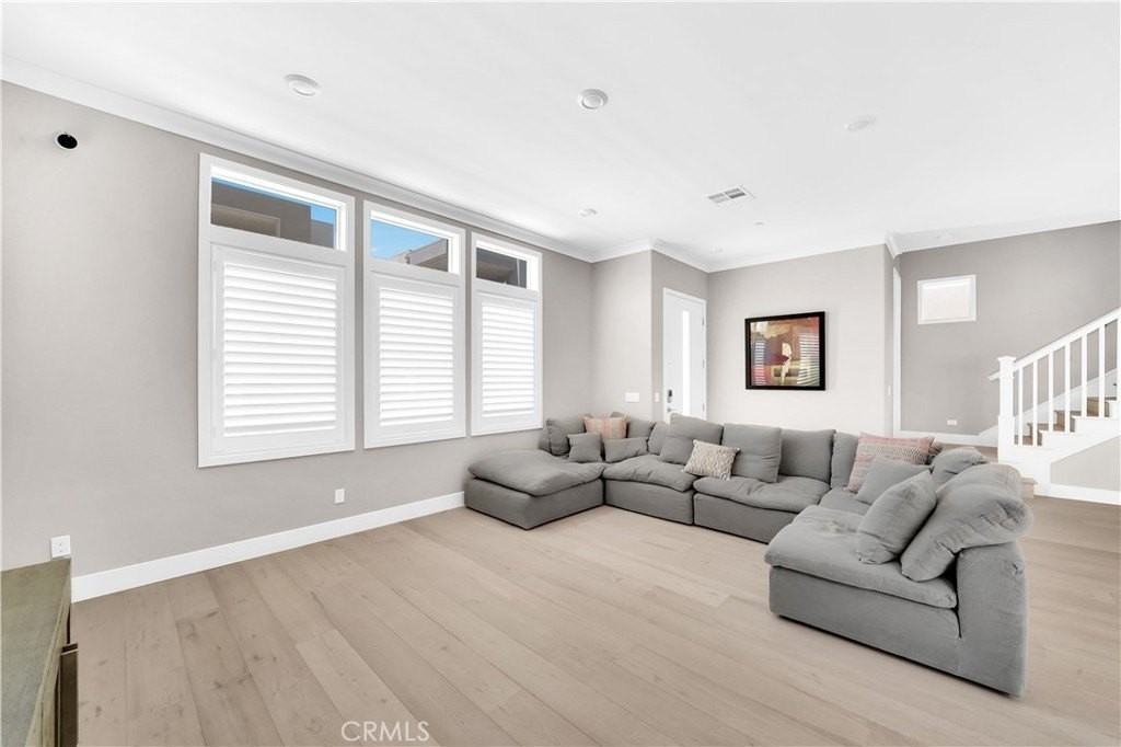 249 Chorus - Photo 4 of 40