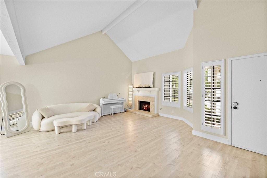 6 Fieldflower - Photo 7 of 37