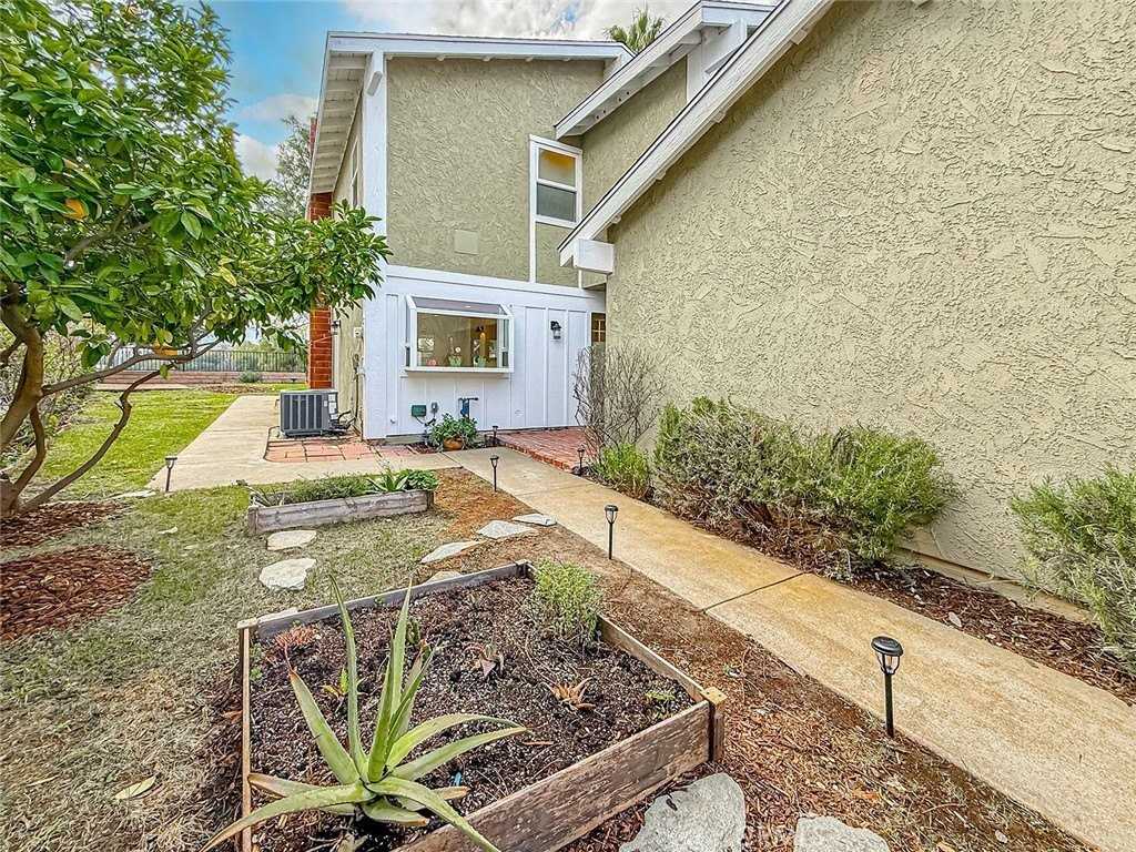 5625 Slicers Cir - Photo 4 of 46