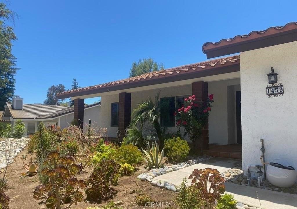 1459 Briarglen Ave - Photo 4 of 33