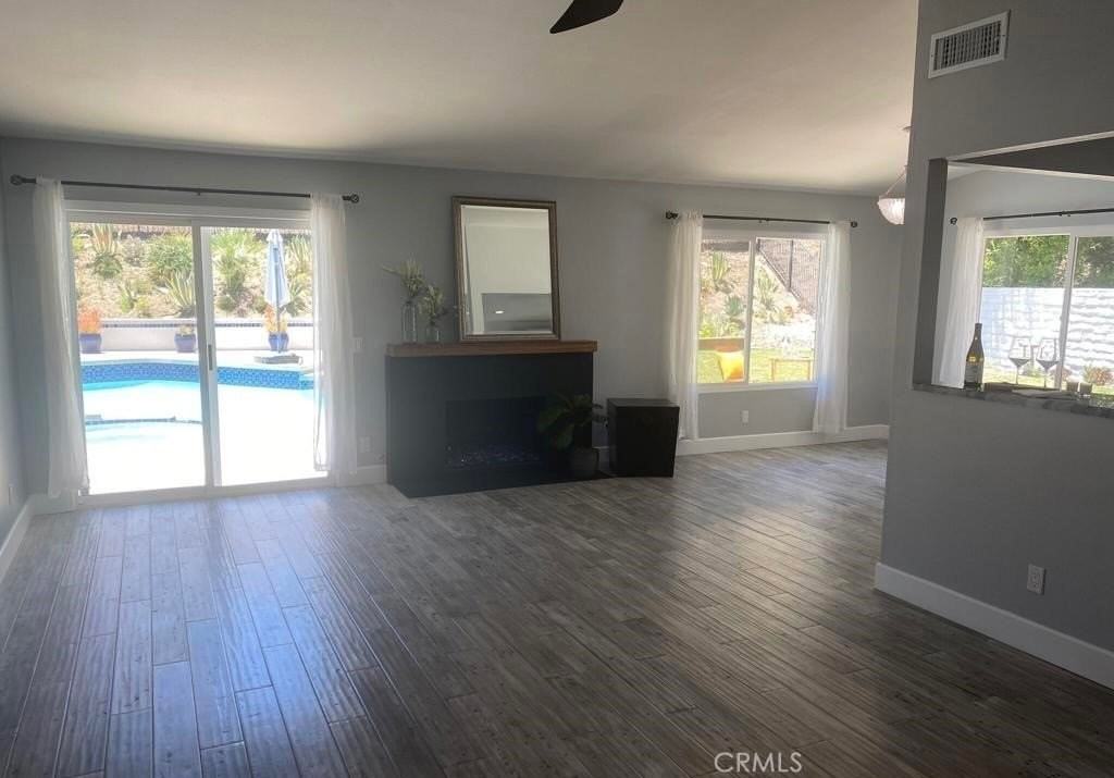 1459 Briarglen Ave - Photo 5 of 33