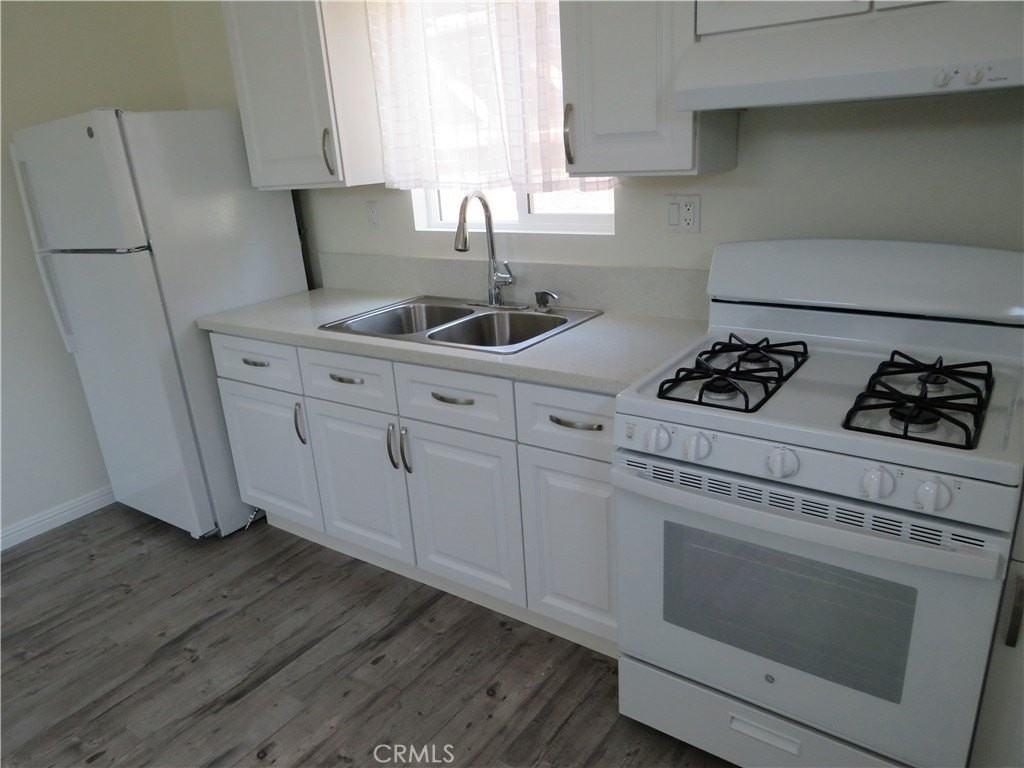 9013 1/2 Gladbeck Ave - Photo 5 of 13