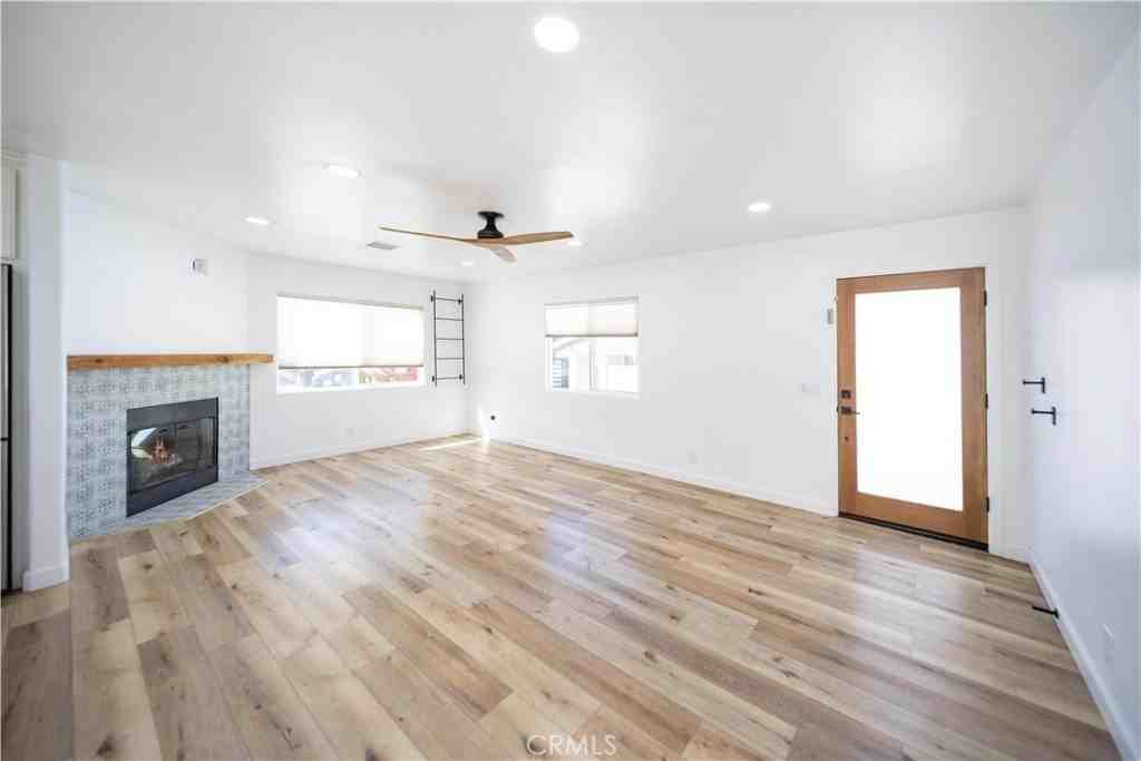 24902 1st Ave - Photo 6 of 50