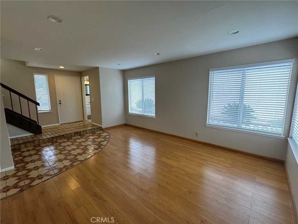 2448 Flora St - Photo 6 of 24