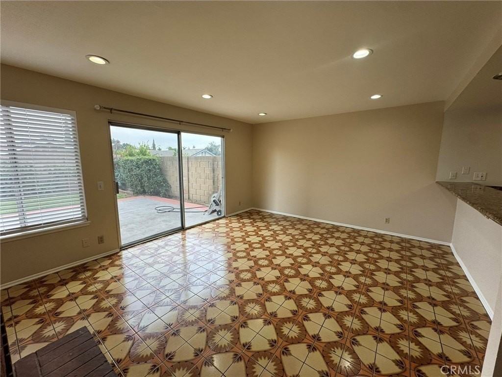 2448 Flora St - Photo 7 of 24