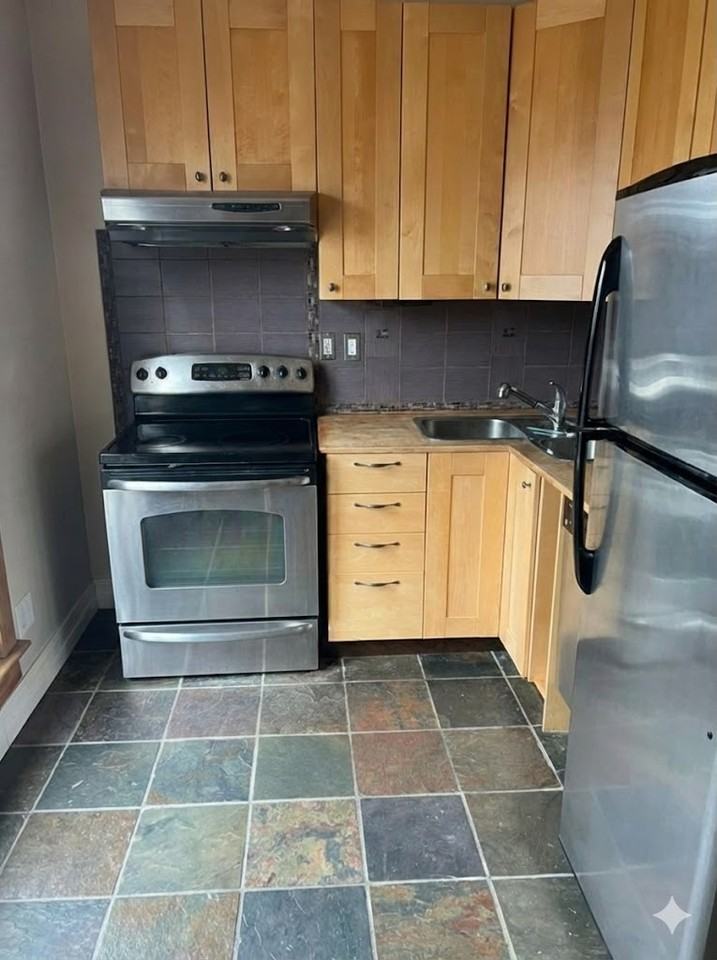 32 Grove Avenue #2 - Photo 3 of 11