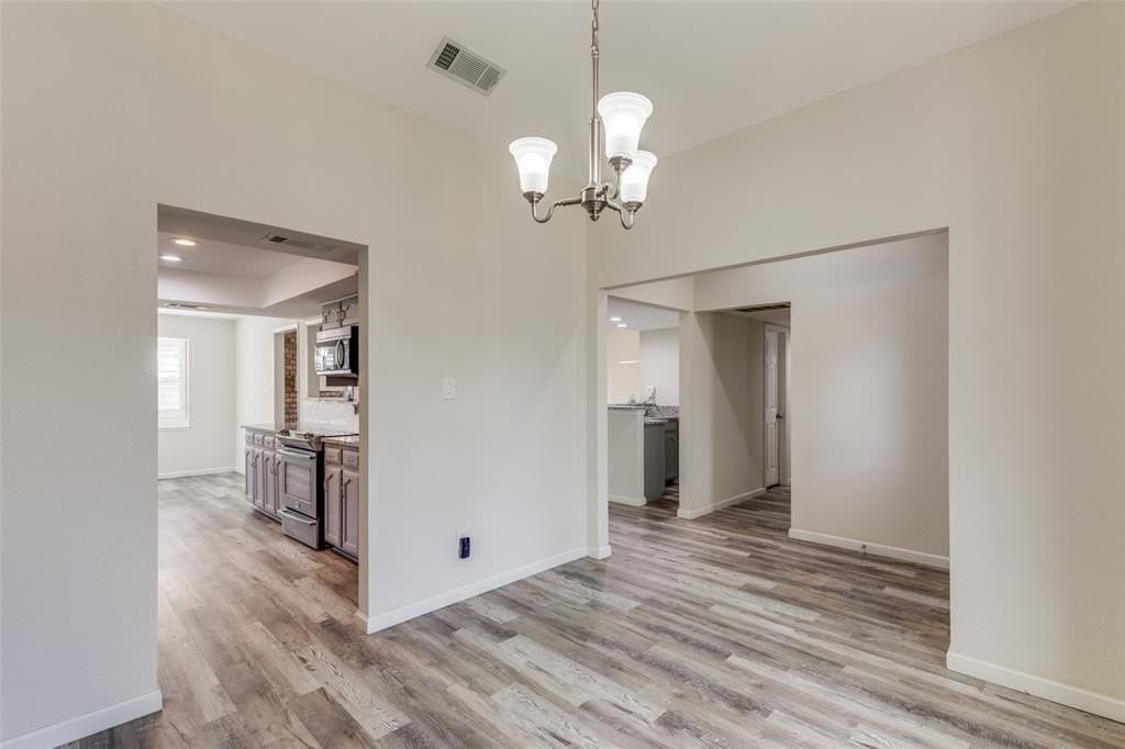 2721 Edinboro Dr - Photo 5 of 25