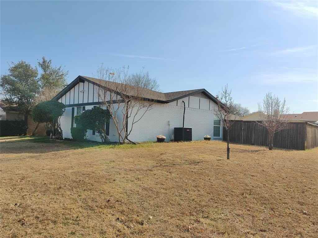 2700 Winding Creek Dr - Photo 3 of 34