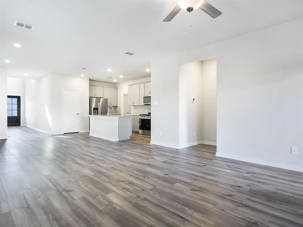 208 Goosewood Dr - Photo 4 of 30