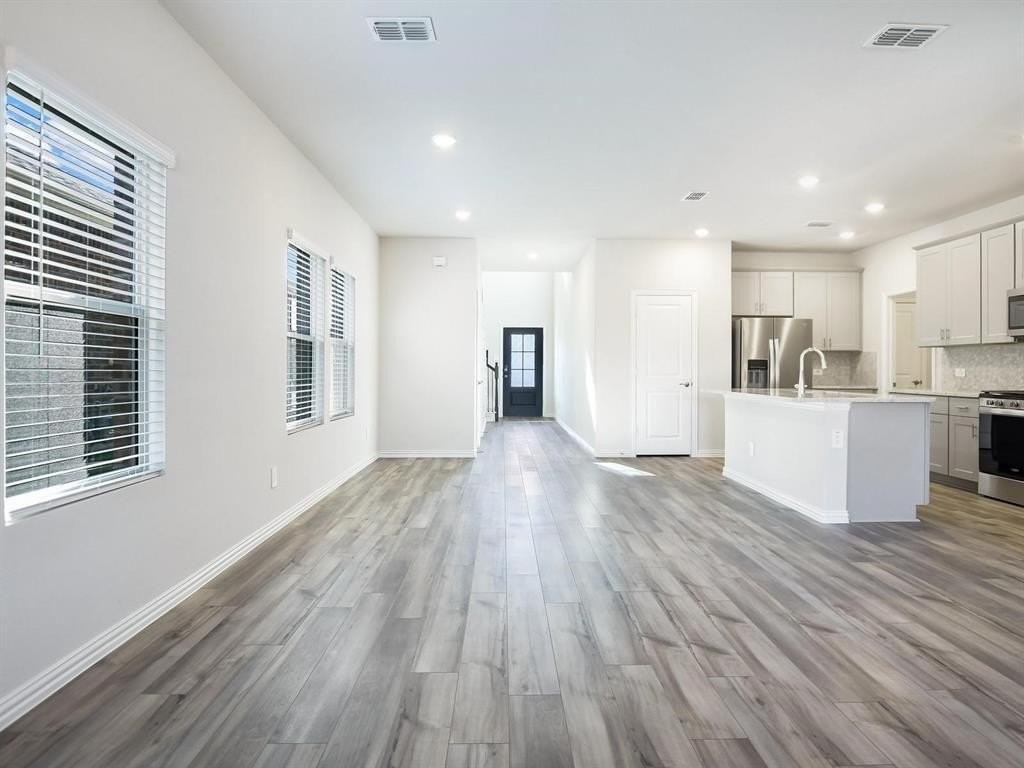 208 Goosewood Dr - Photo 5 of 30