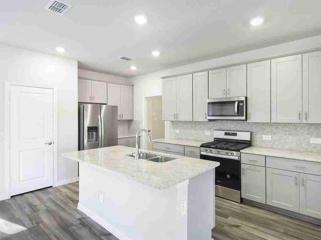 208 Goosewood Dr - Photo 7 of 30