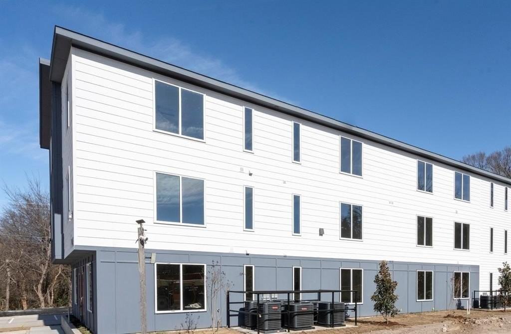 948 Corinth St #3 - Photo 6 of 23