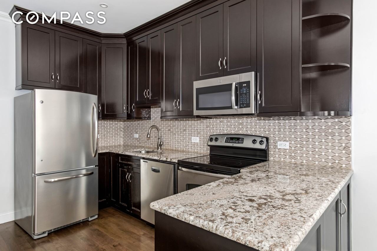 222 E 32nd St #3 - Photo 2 of 5