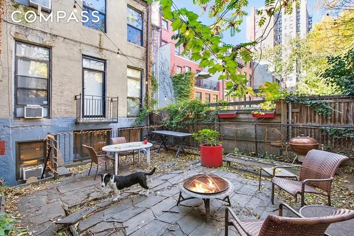 339 W 20th St #1R - Photo 2 of 10