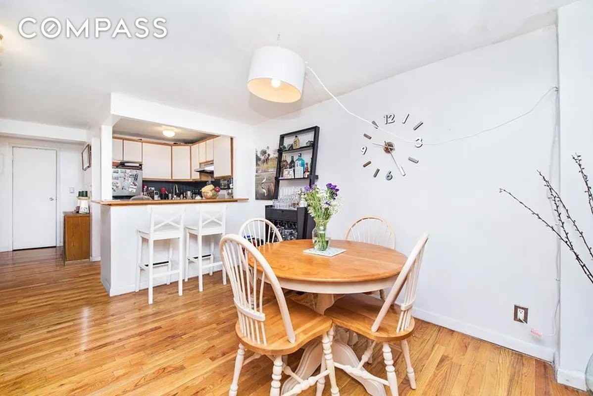 339 W 20th St #1R - Photo 7 of 10