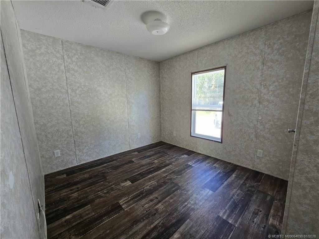 112 Ne 18th St - Photo 3 of 13