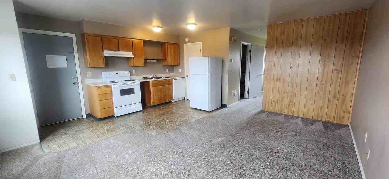 1606 South 19th Avenue - Photo 2 of 14