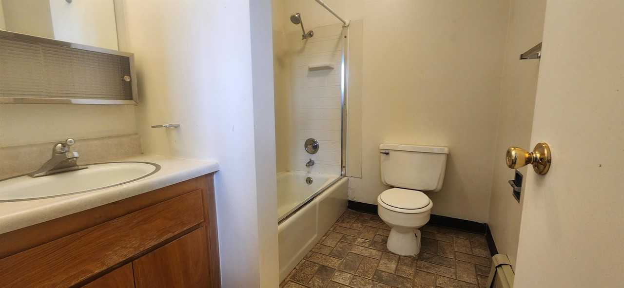 1606 South 19th Avenue - Photo 3 of 14