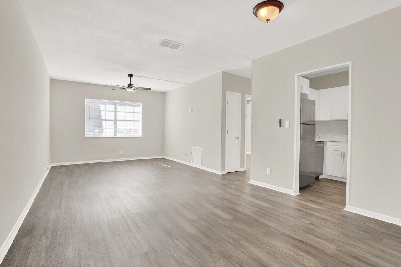 299 Sw 7th St #1040 - Photo 4 of 31