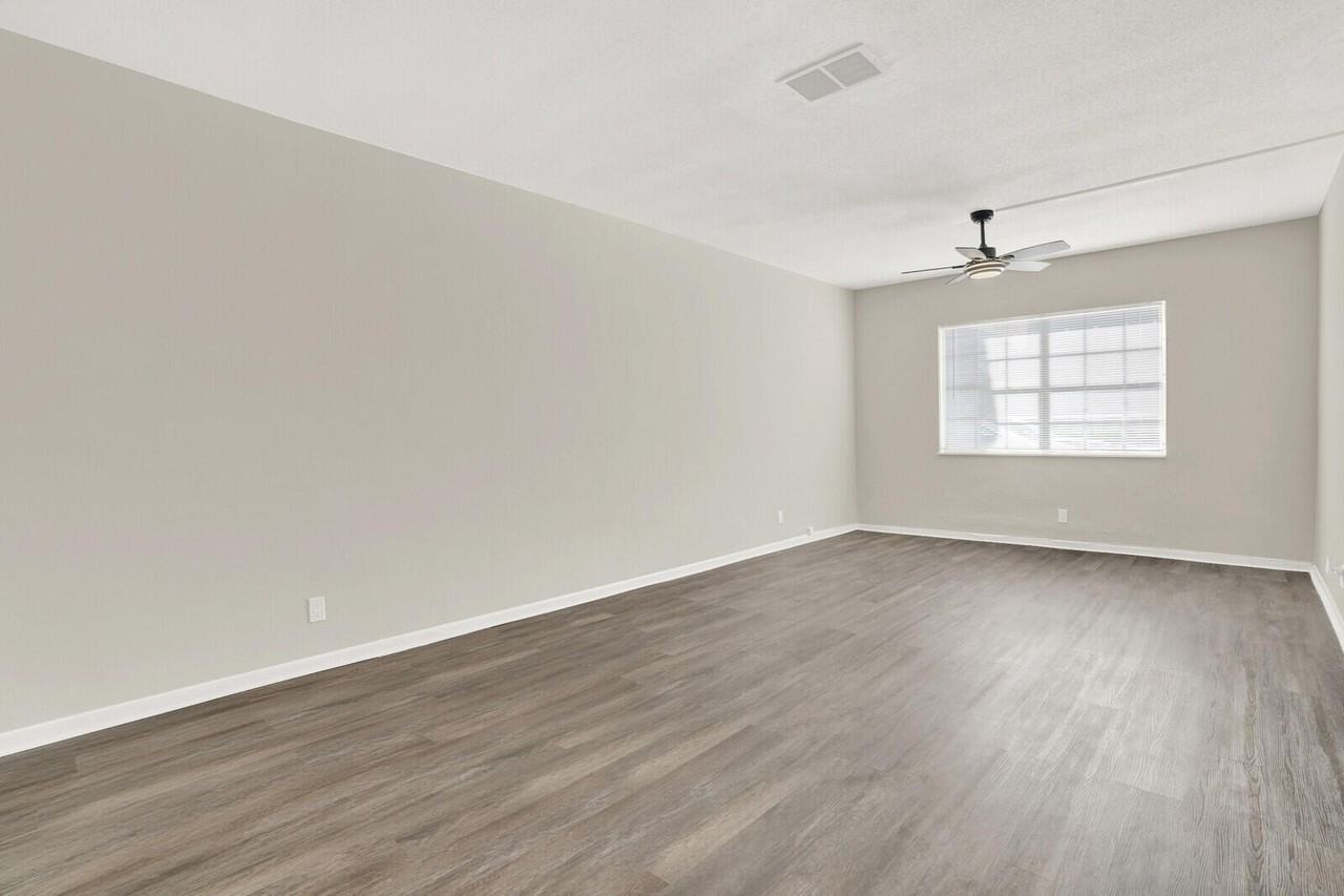 299 Sw 7th St #1040 - Photo 5 of 31