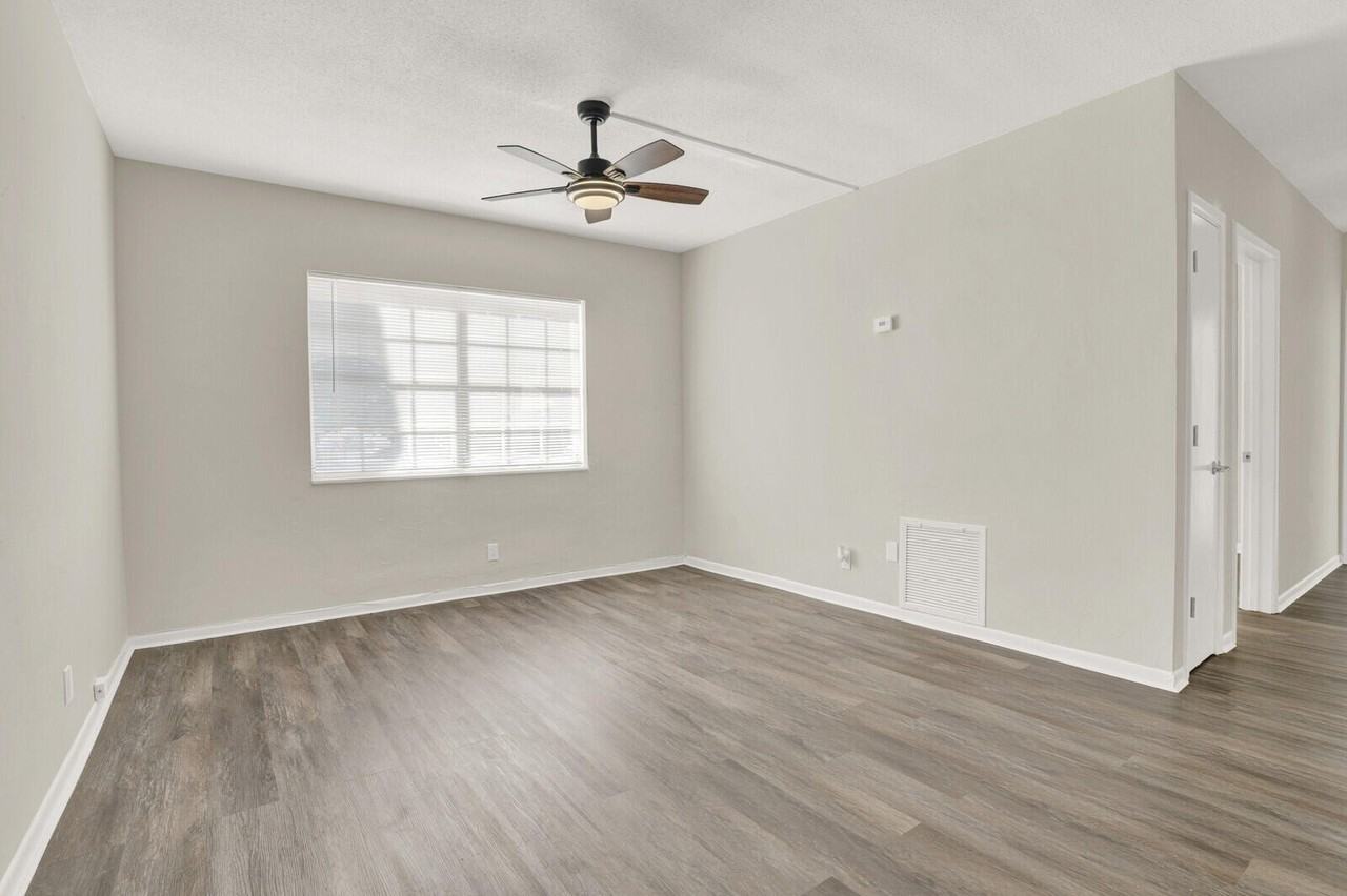 299 Sw 7th St #1040 - Photo 6 of 31