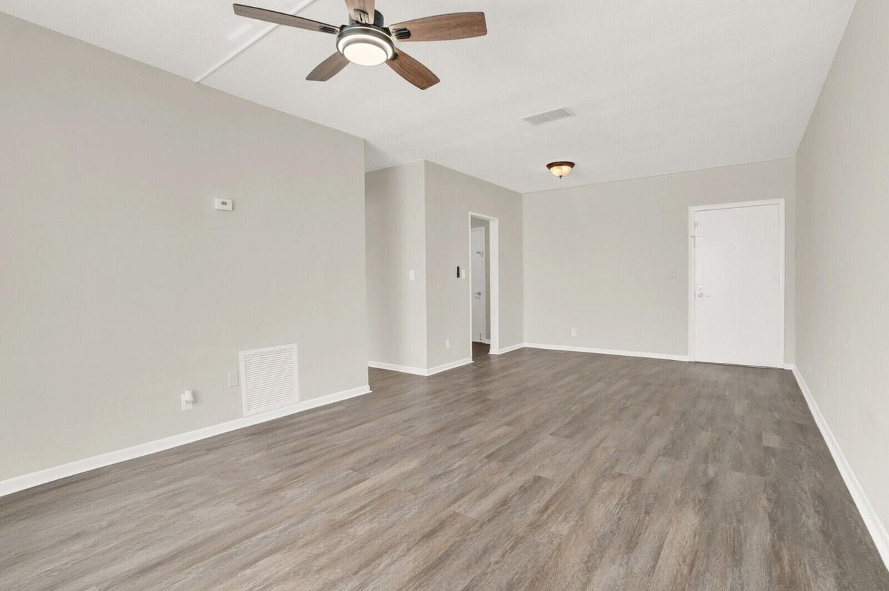 299 Sw 7th St #1040 - Photo 7 of 31