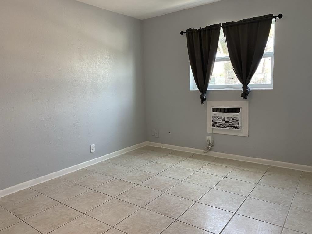 810 Lake Shore Dr #17 - Photo 5 of 20