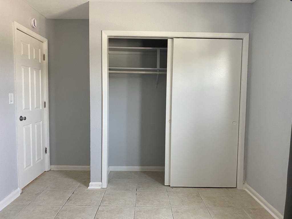 810 Lake Shore Dr #17 - Photo 6 of 20