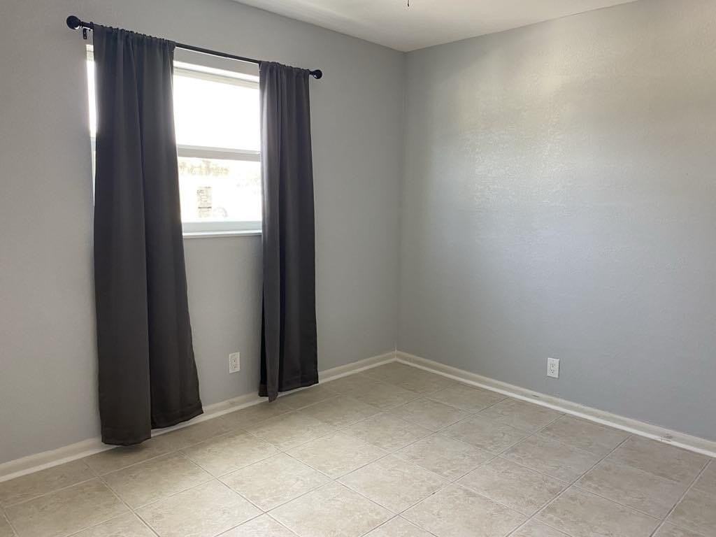 810 Lake Shore Dr #17 - Photo 7 of 20