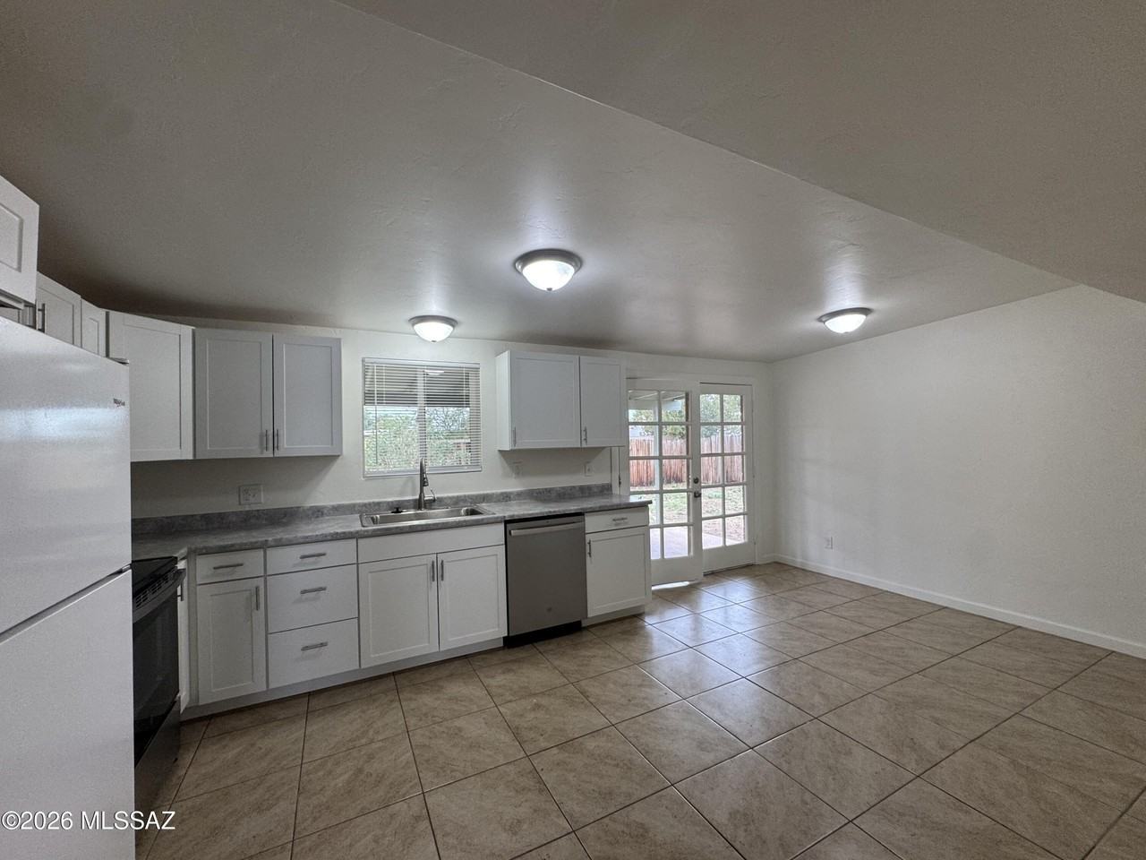 4020 S Silver Beech Ave - Photo 2 of 9