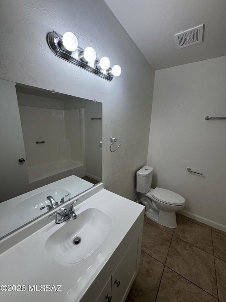 4020 S Silver Beech Ave - Photo 7 of 9