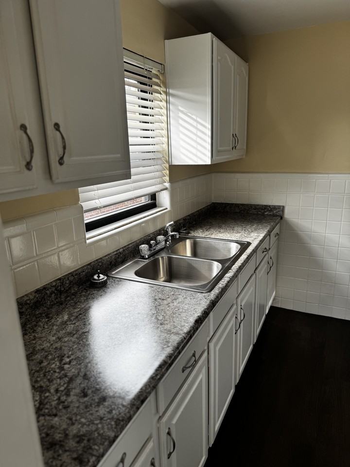 3059 Glenmore Ave #4 - Photo 4 of 11