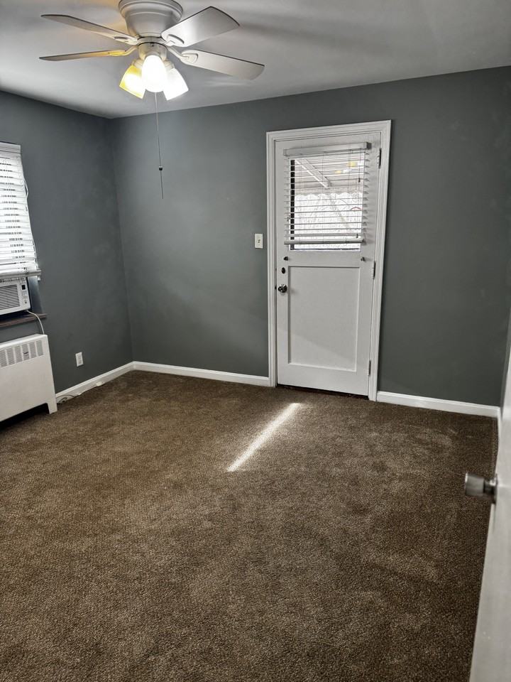 3059 Glenmore Ave #4 - Photo 6 of 11